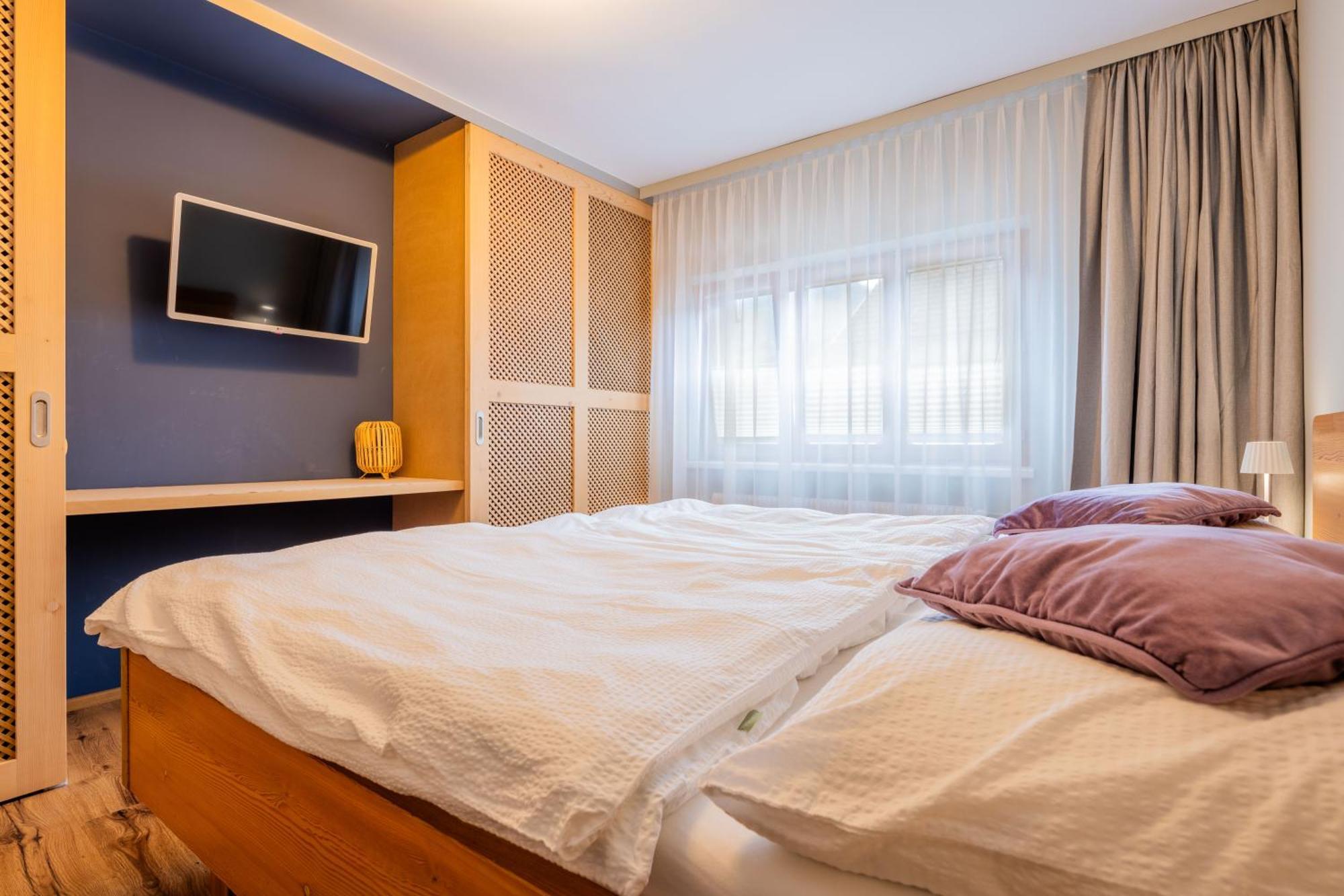 Haus Christina - Romantik Suite Bürs Екстериор снимка